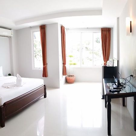 J.Holiday Inn Krabi town Exterior foto